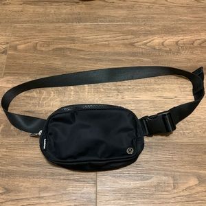 lululemon black belt bag